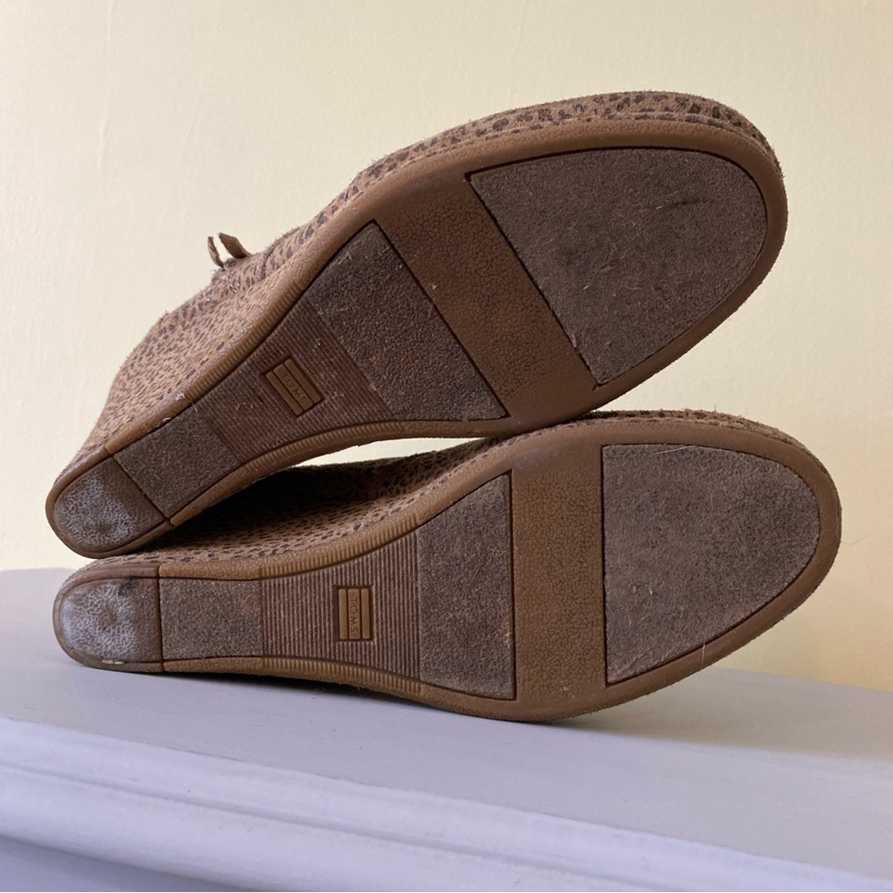 TOMS Women's leopard print wedge shoe, size 10 W - Picture 7 of 9